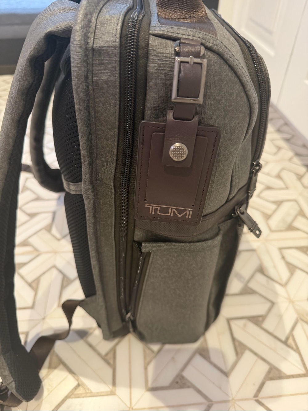 Tumi Alpha 3 Slim Solutions Laptop Brief Pack. Pristine! - Picture 2 of 11